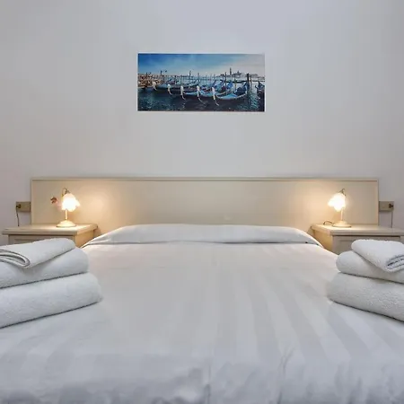 R3 Pearl Apartment